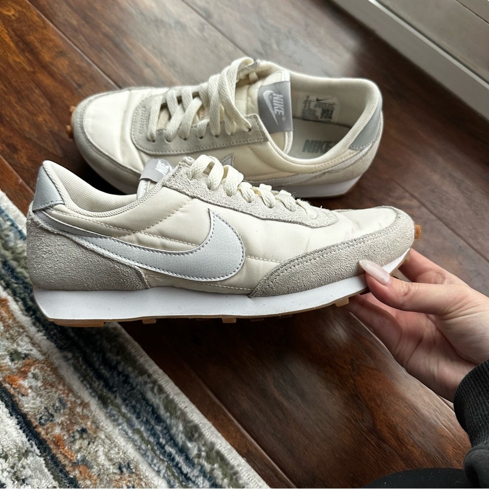 Nike Daybreaks Shoes